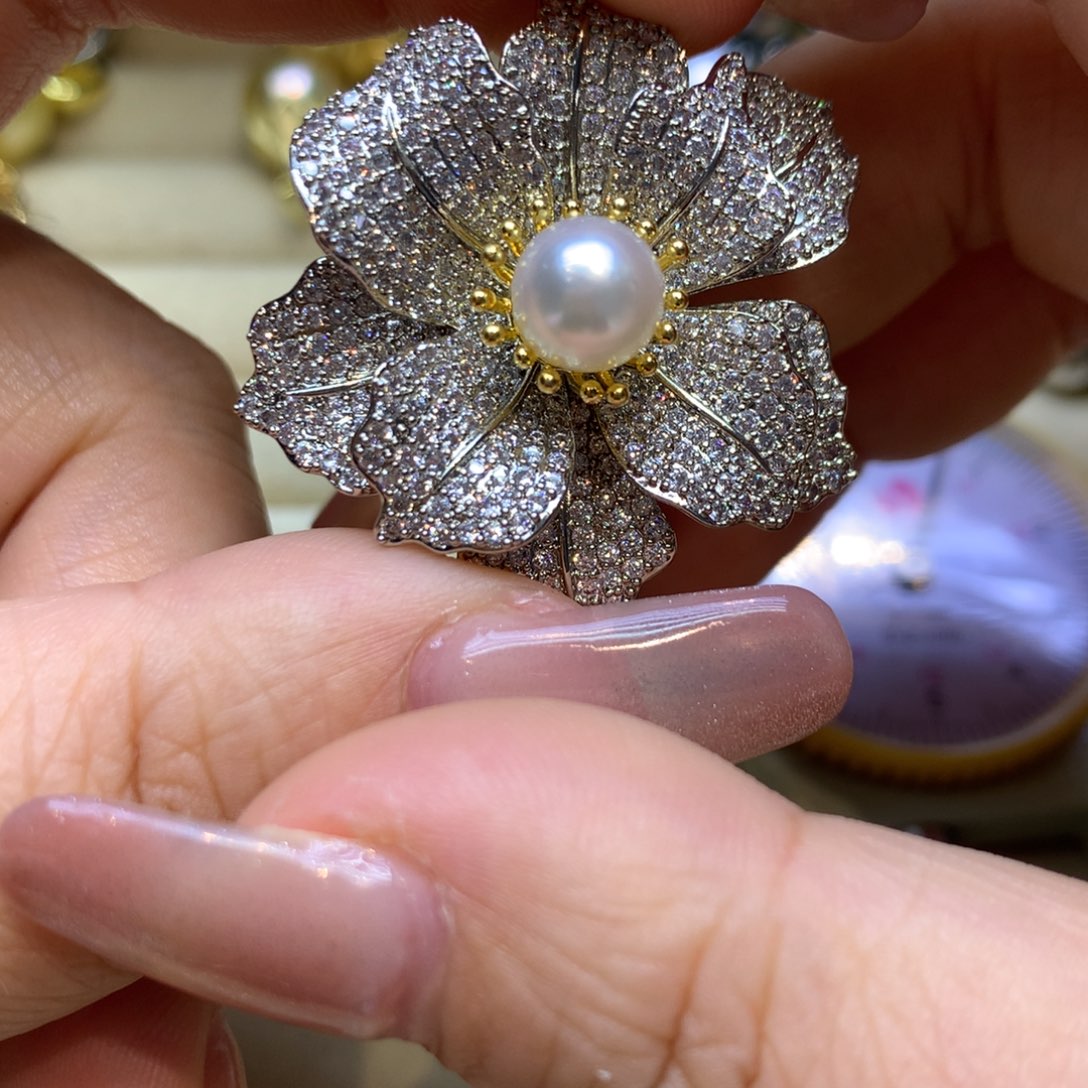 未镶嵌胸饰海水珍珠