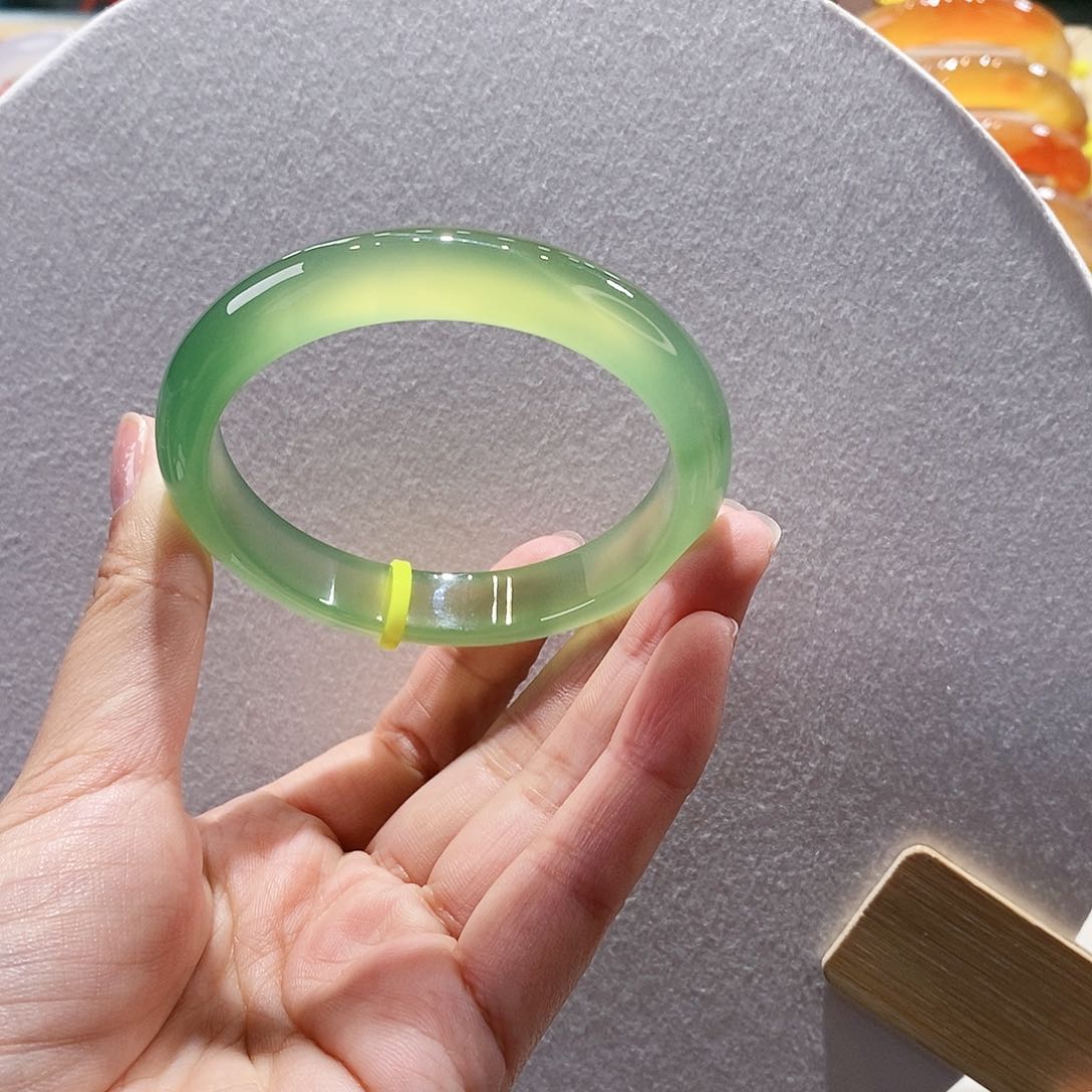 玛瑙/玉髓手镯未镶嵌58.5