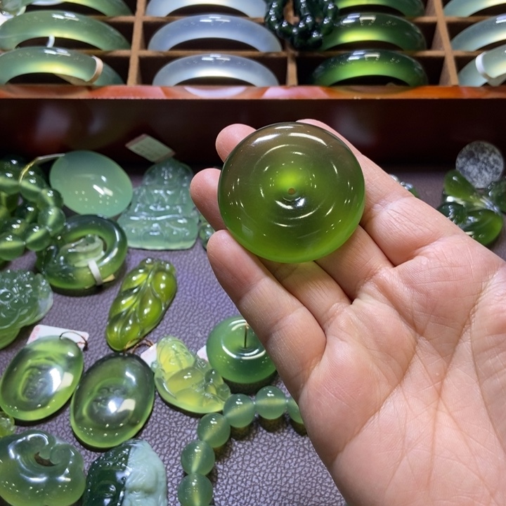 蛇纹石玉未镶嵌吊坠