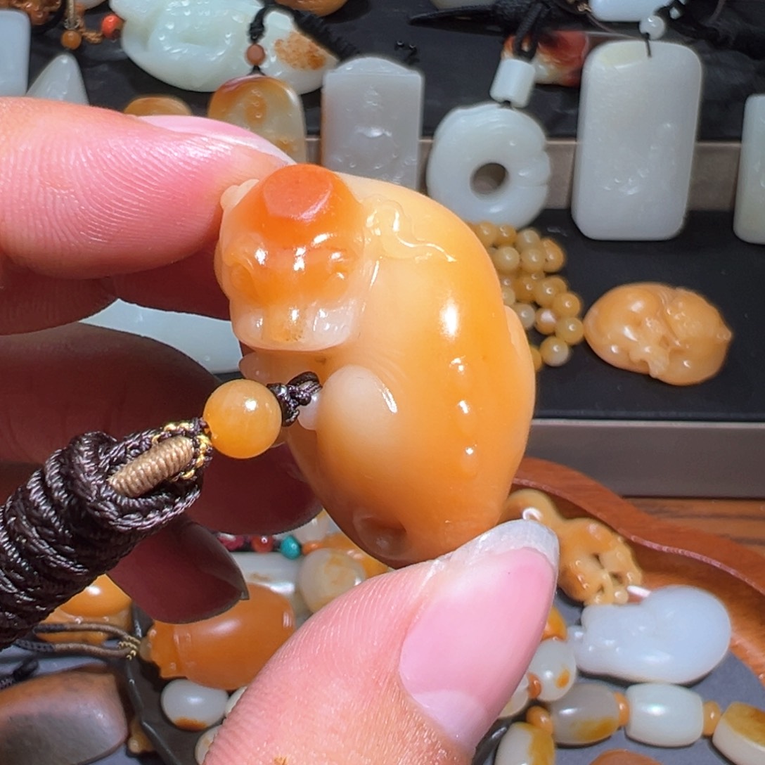 和田玉颈饰未镶嵌不*翁