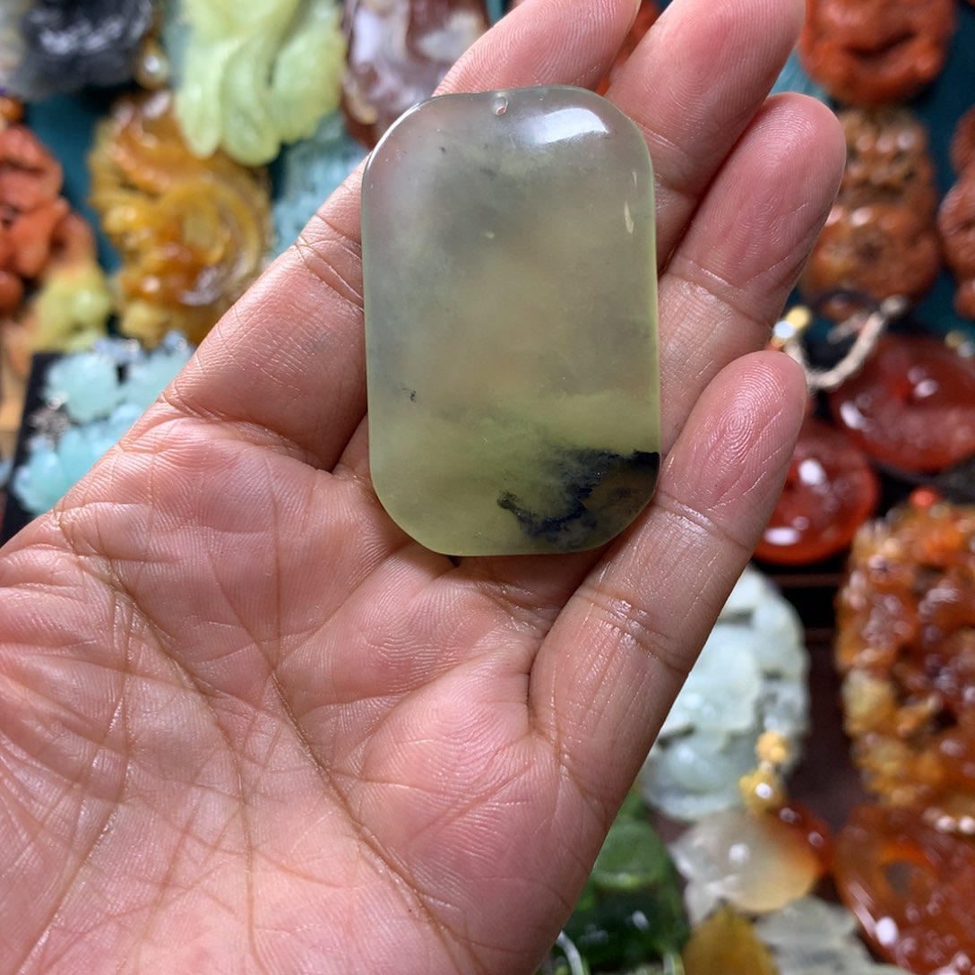 蛇纹石玉挂坠未镶嵌