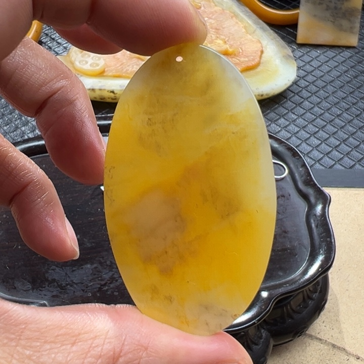 石英质玉（黄龙玉）颈饰未镶嵌