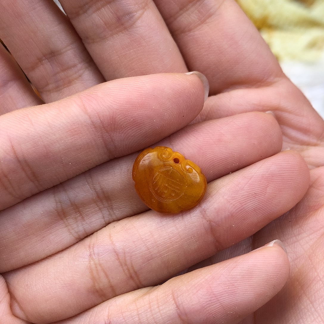 琥珀未镶嵌珠宝奇石