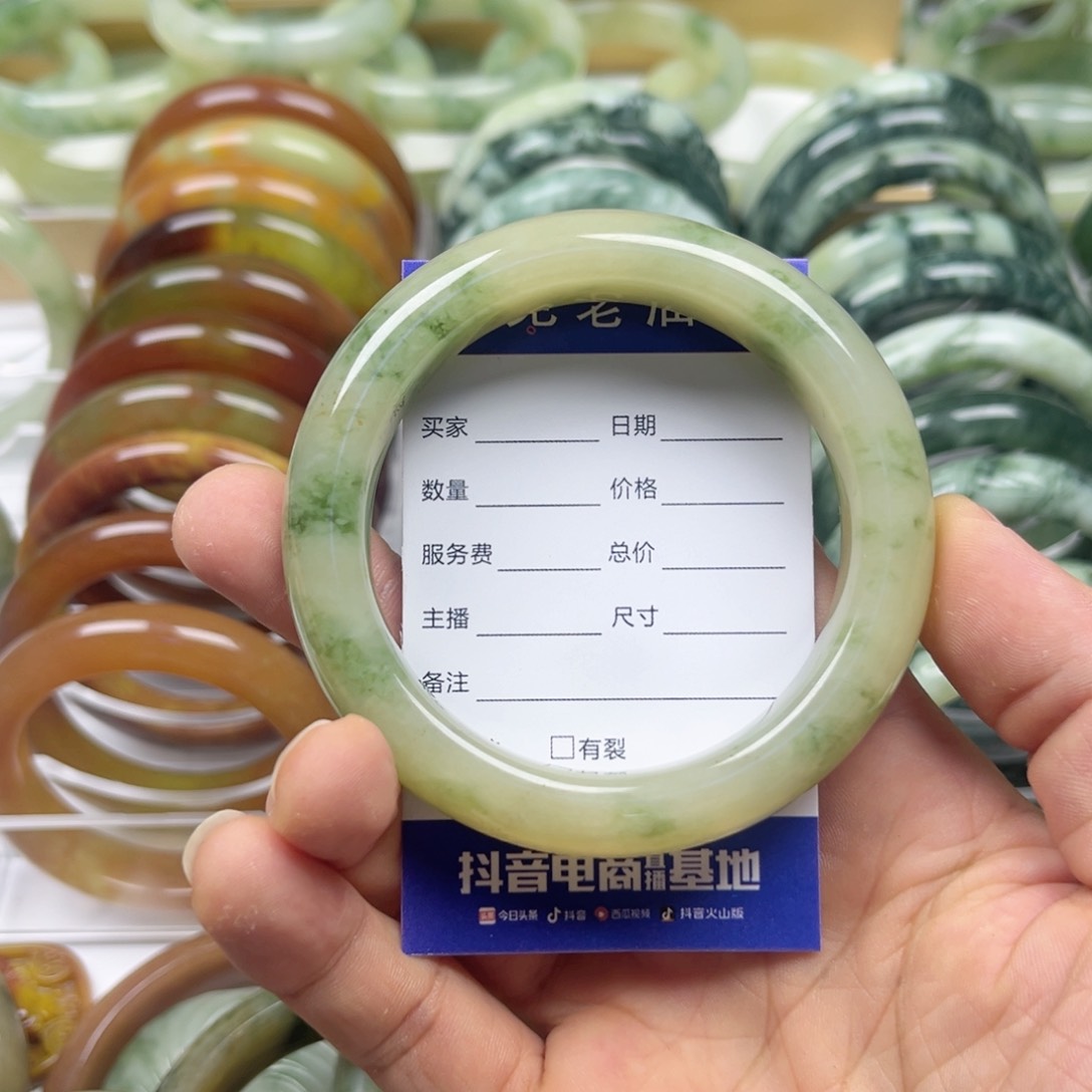 透闪石-蛇纹石玉手镯未镶嵌猪*儿