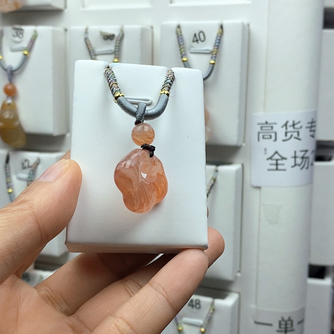 石英质玉颈饰合金一****瓜