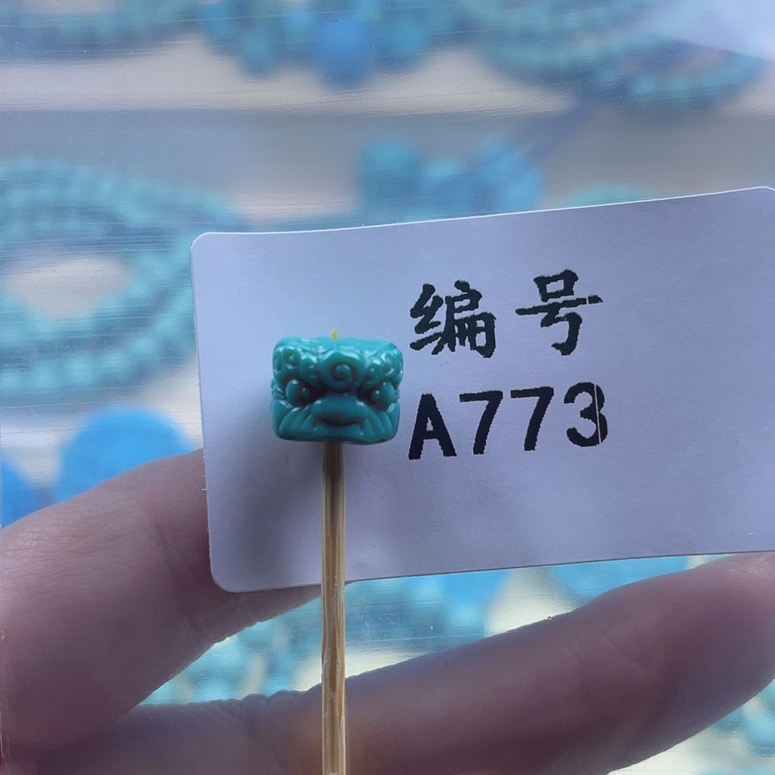 绿松石未镶嵌天然原矿绿松石雕刻件