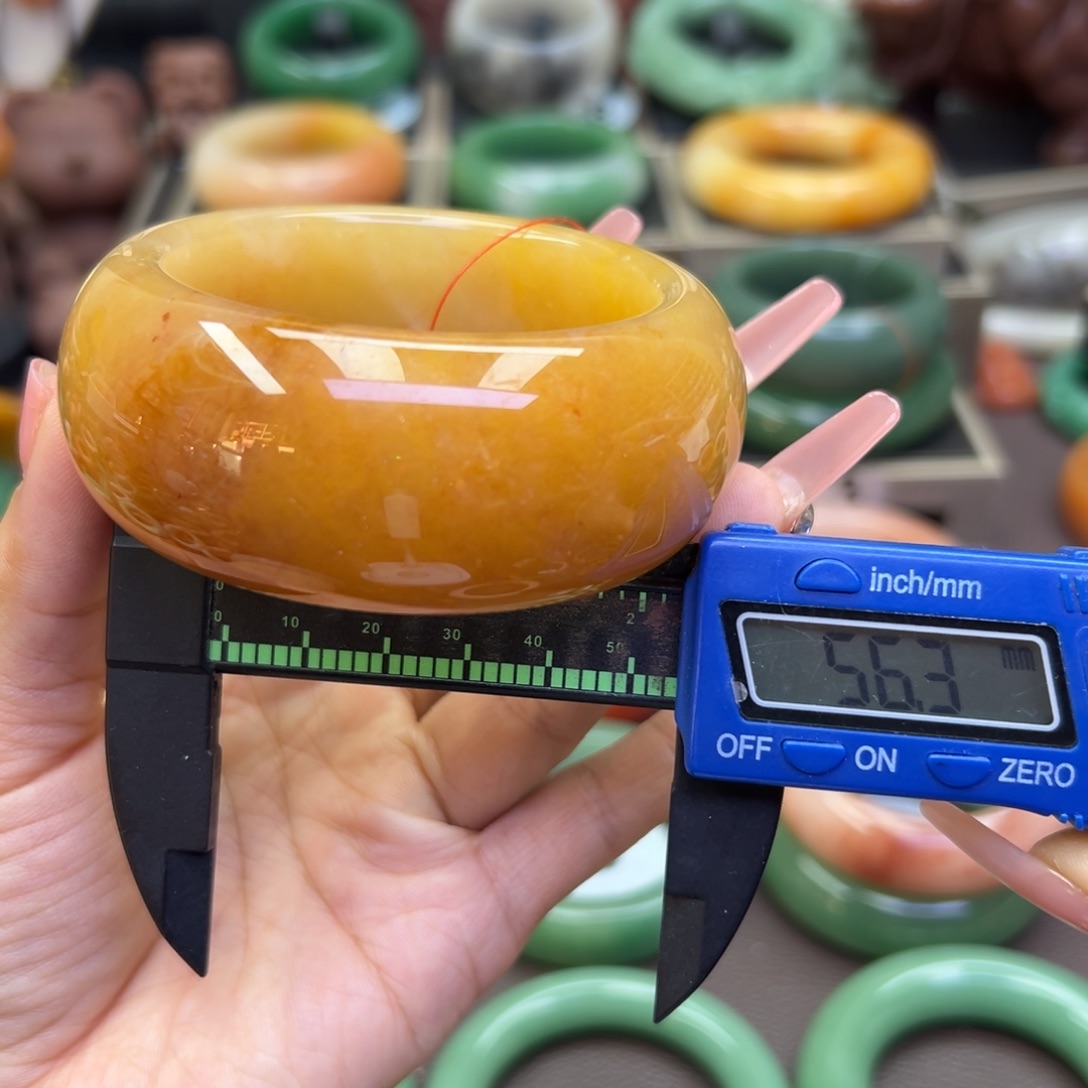 未镶嵌手镯石英岩玉