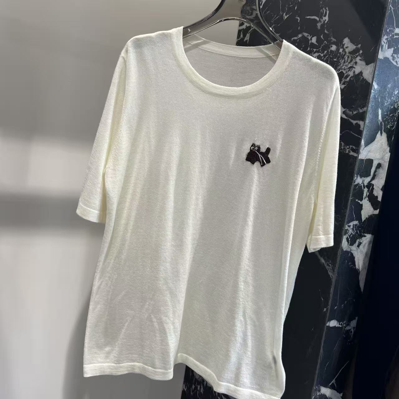 168欧韩集合店 | 纯色小刺绣T恤！简约不简单～33904