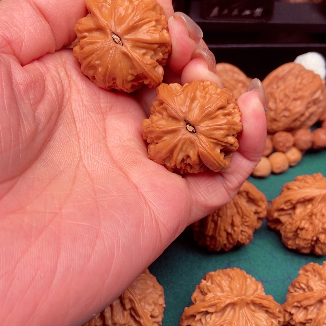 *****吊坠文玩核桃龙胆