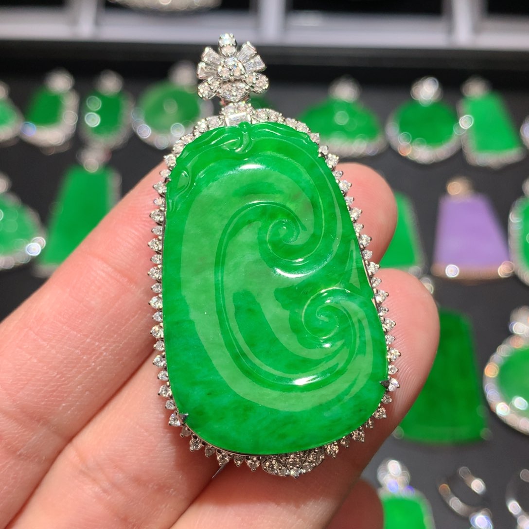 翡翠颈饰18K金镶嵌翡翠