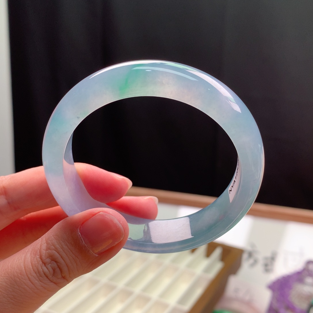 翡翠手镯未镶嵌缅甸