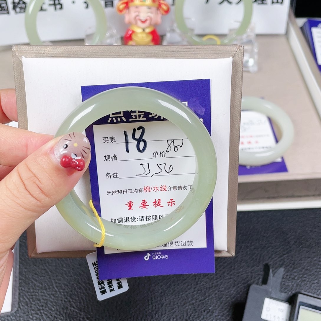 和田玉手镯未镶嵌