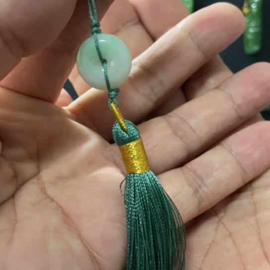 未镶嵌挂件翡翠好看