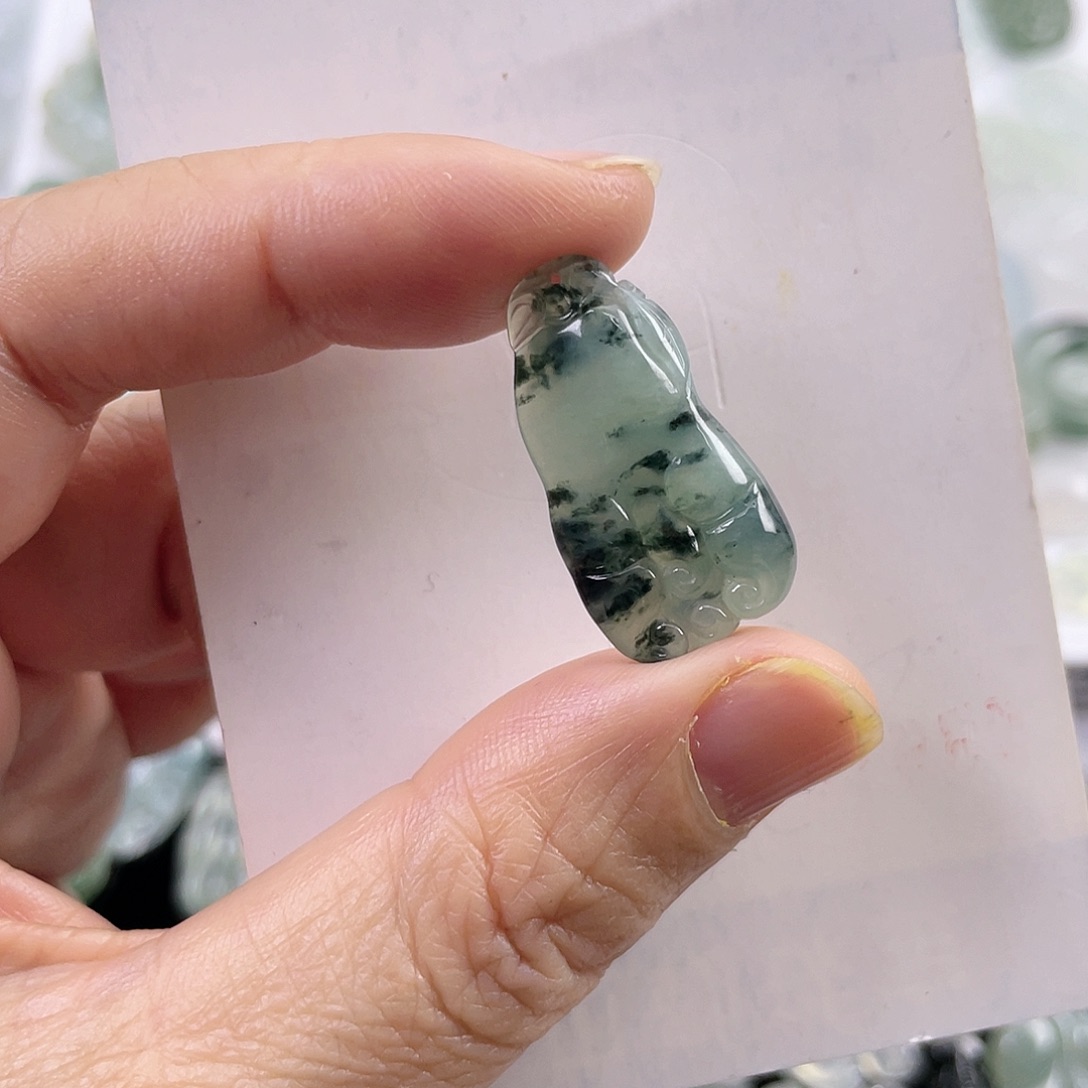 翡翠颈饰未镶嵌佛手瓜