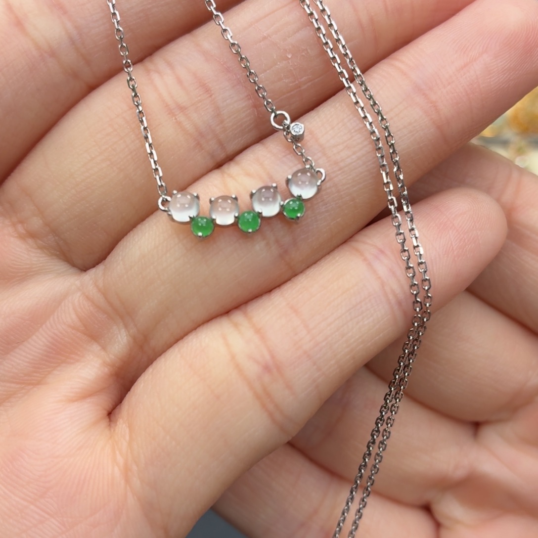 翡翠18K金镶嵌颈饰