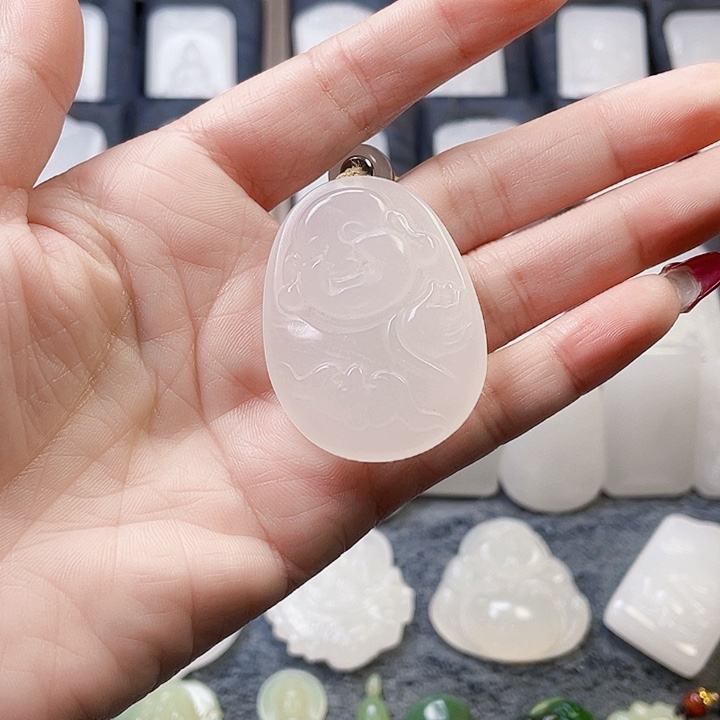 石英质玉（金丝玉）颈饰未镶嵌人***天新疆金丝玉