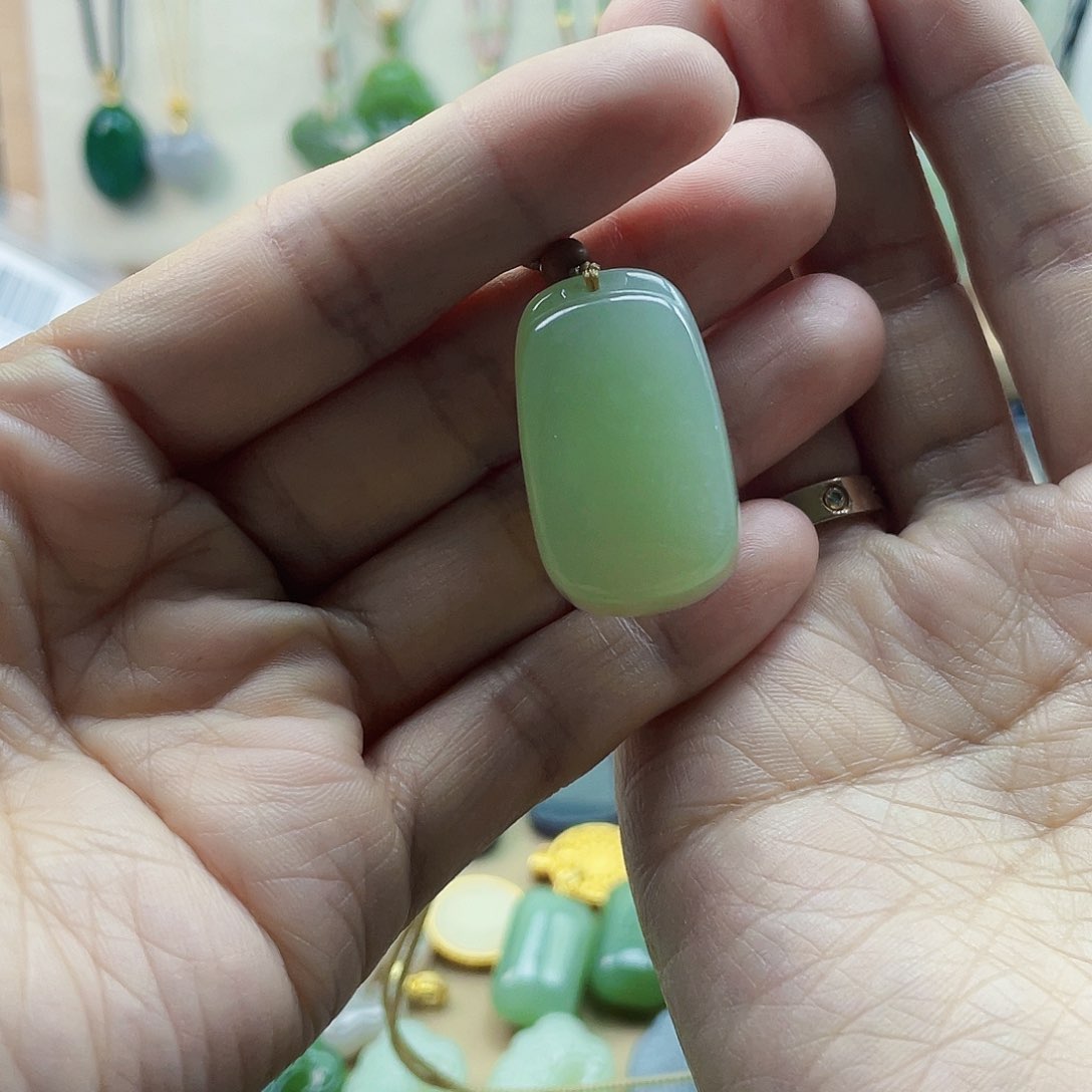 和田玉吊坠(不含链)未镶嵌半**雨