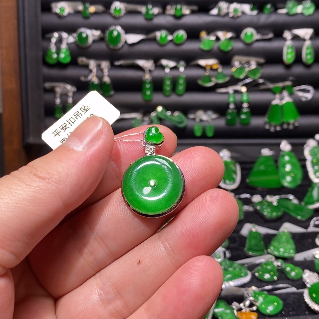 翡翠颈饰18K金镶嵌平安扣吊坠