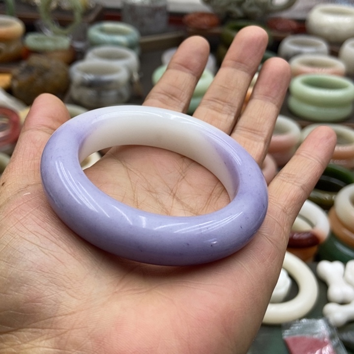 石英岩玉未镶嵌手镯