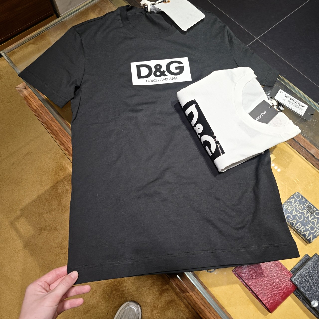 全新未使用D....G黑色/白色经典dglogo休闲夏日T恤