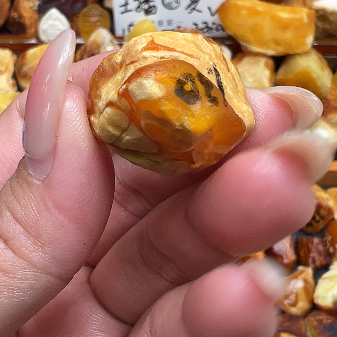 南***游定制琥珀未镶嵌蜜蜡