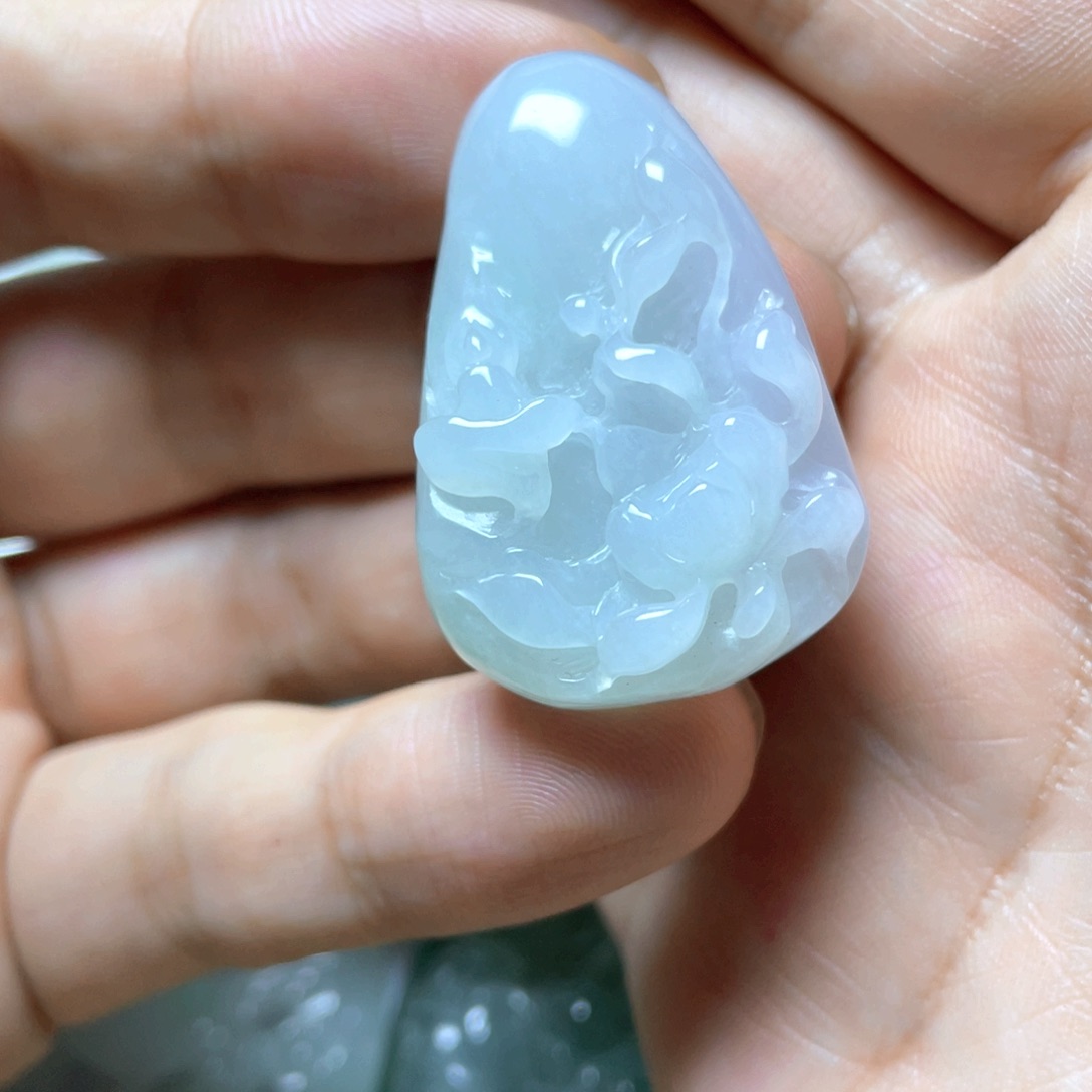 翡翠未镶嵌颈饰悟道