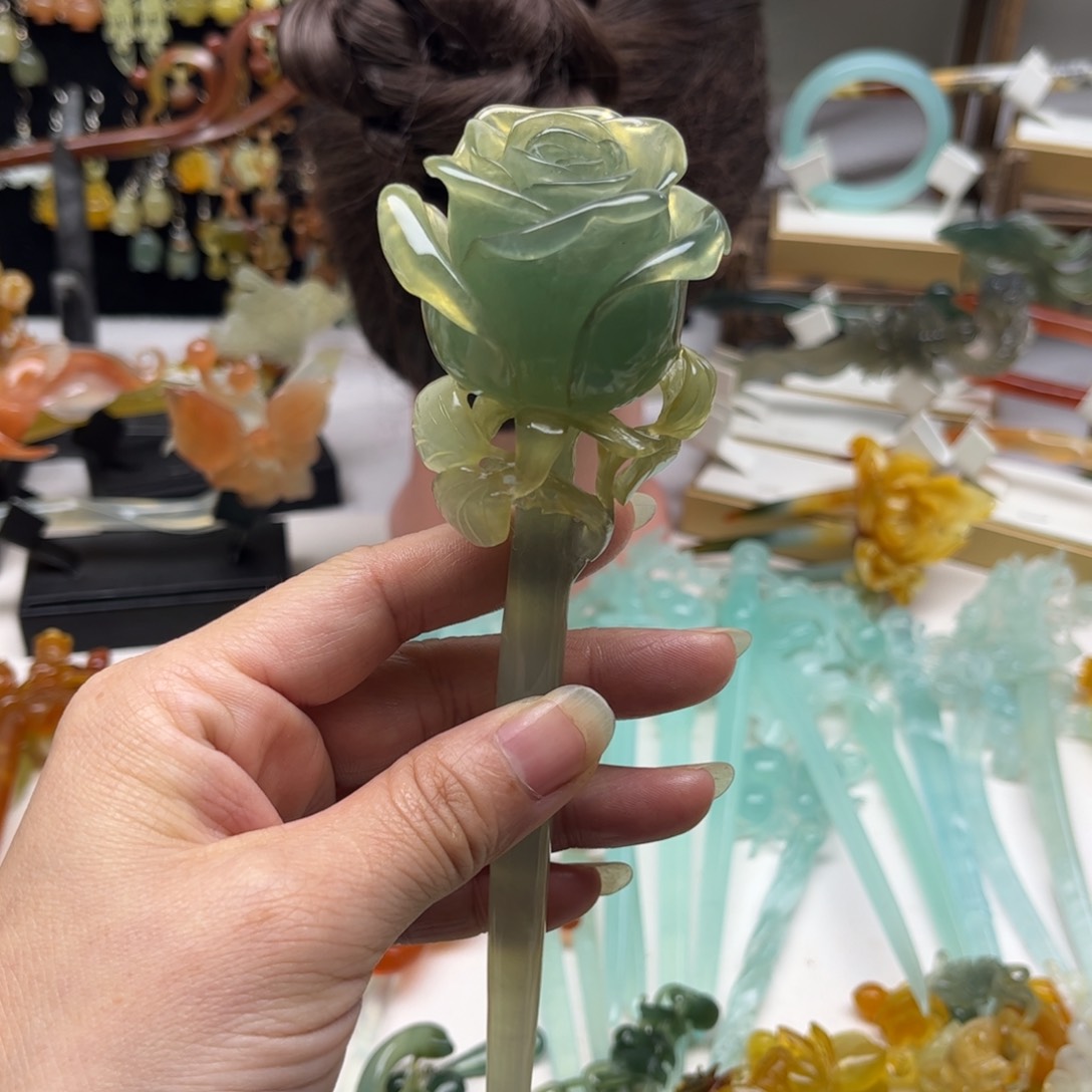 蛇纹石玉发饰合金达**呆