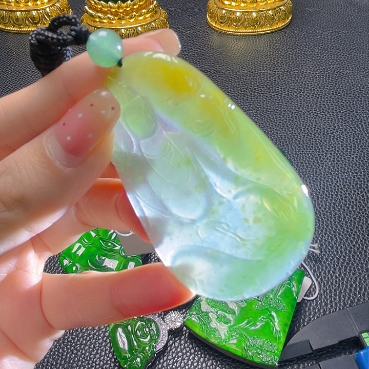 翡翠颈饰未镶嵌12，