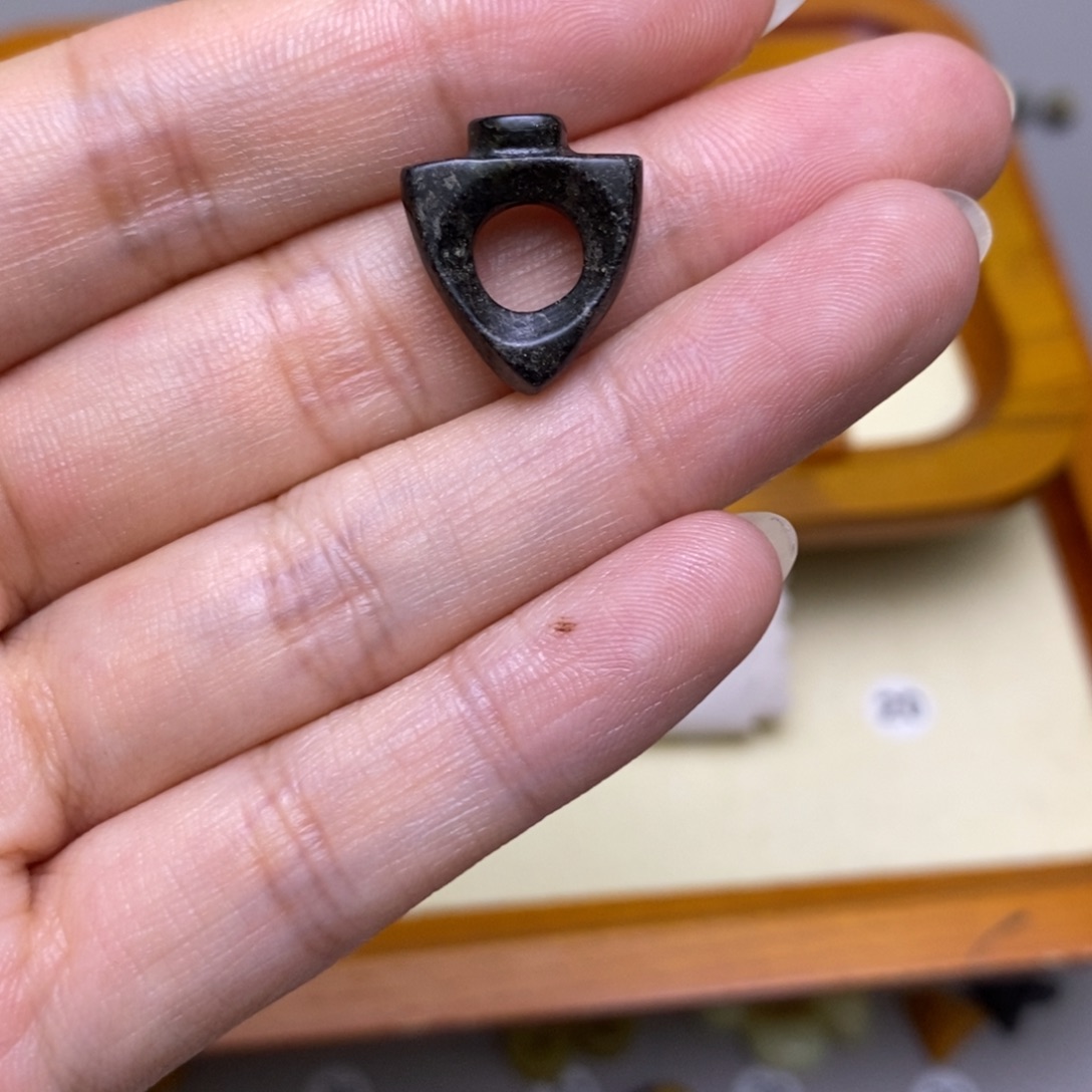 悠***然蛇纹石玉未镶嵌配饰