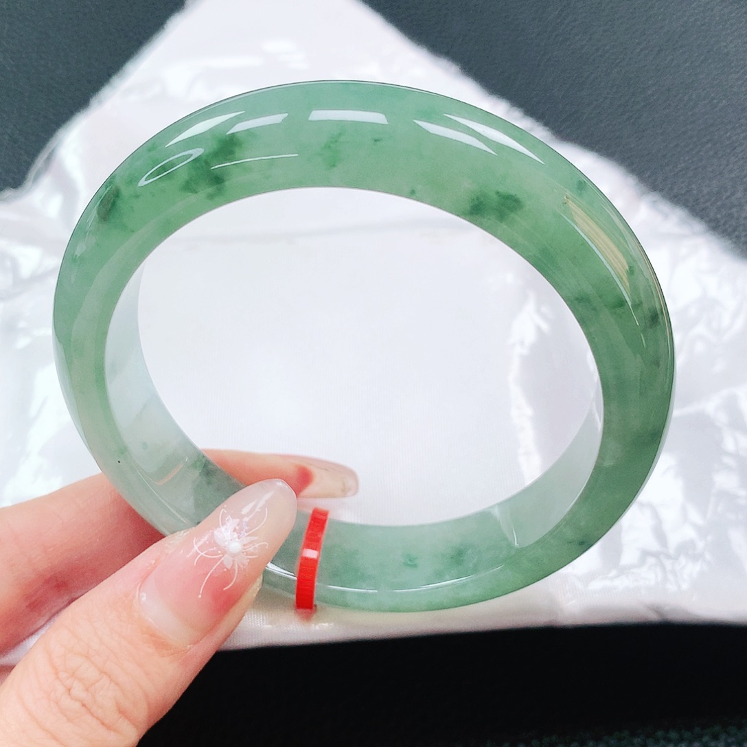 翡翠手镯未镶嵌59圈