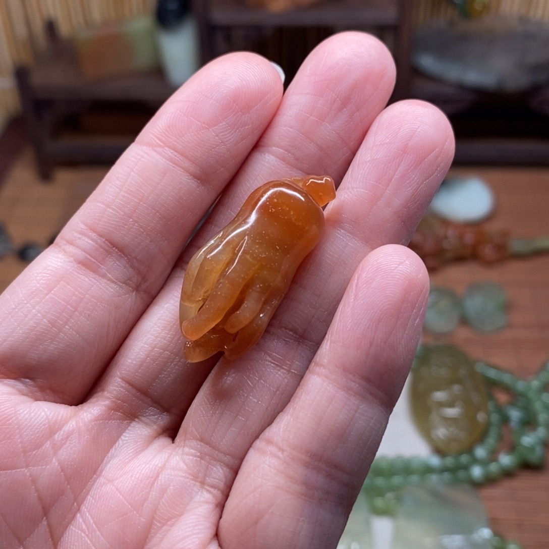 我***的蛇纹石玉未镶嵌挂件