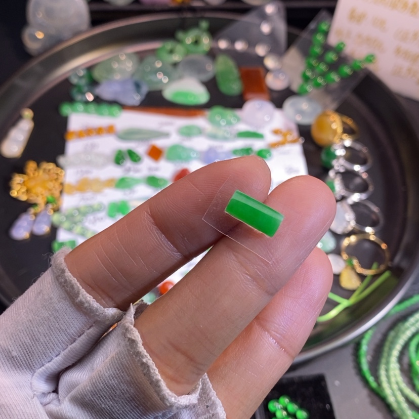 【闪购商品】翡翠挂件未镶嵌柱