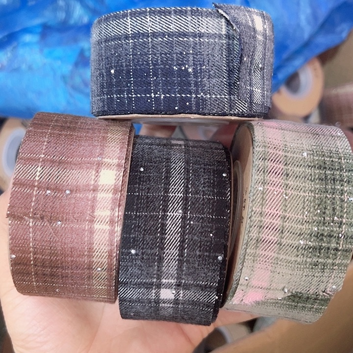 4和2.5的带钻毛呢格子4色各10码材料