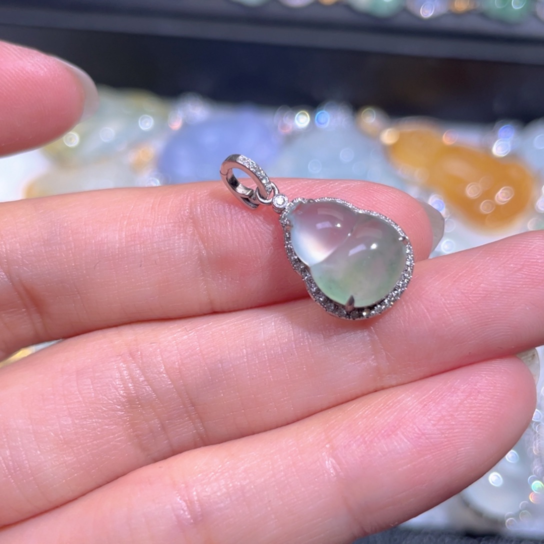 颈饰18K金镶嵌翡翠翡翠