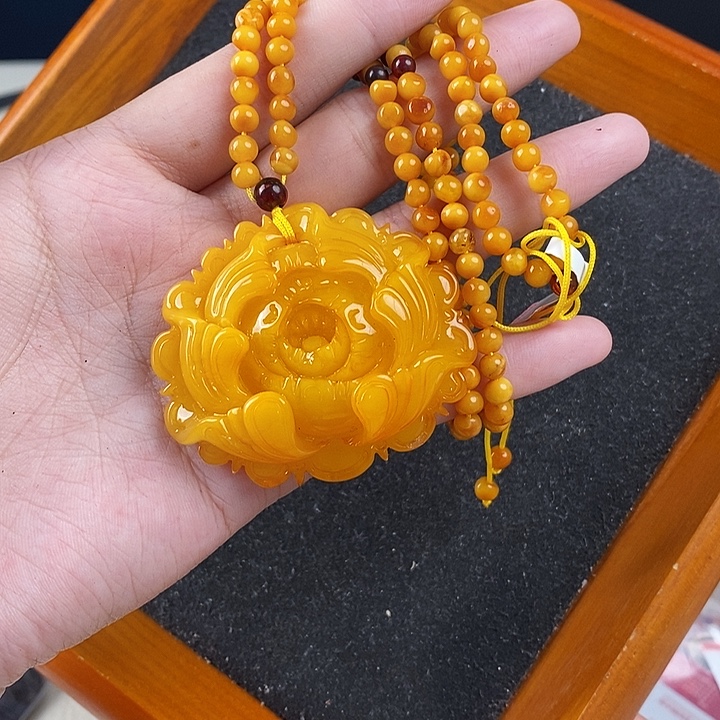 蜜蜡未镶嵌珠宝奇石