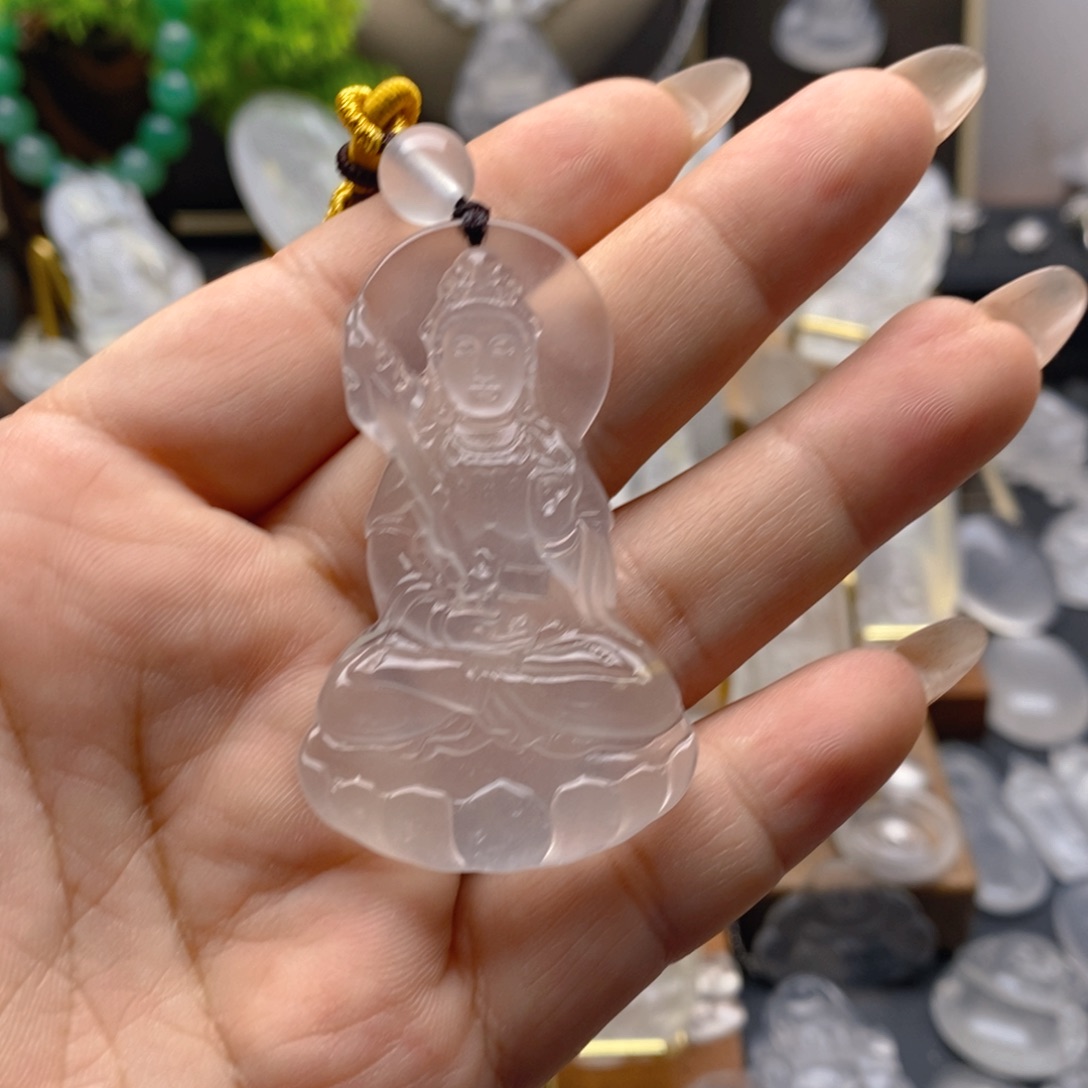 石英质玉颈饰未镶嵌刀*