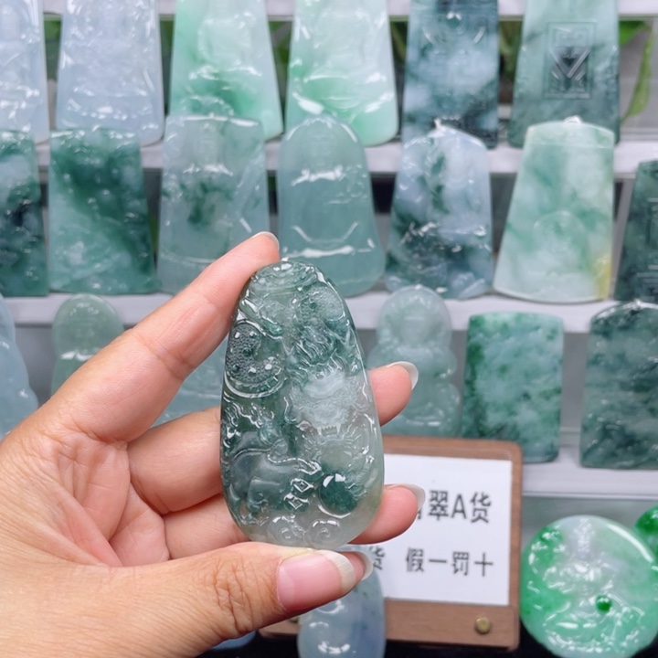 颈饰未镶嵌翡翠龙马精神