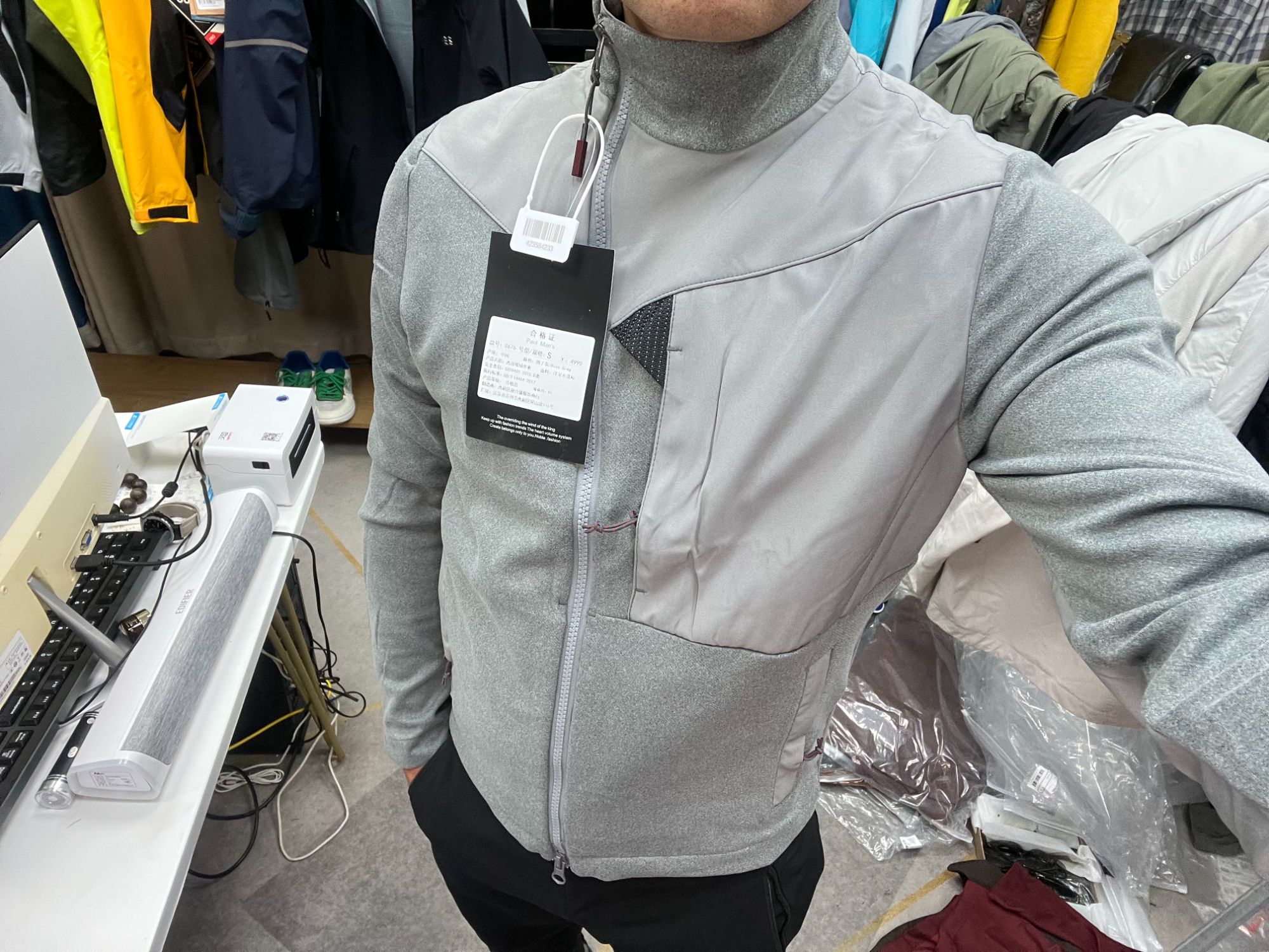 鼠家三角标山下系列雅伦格林高效暖绒户外外套