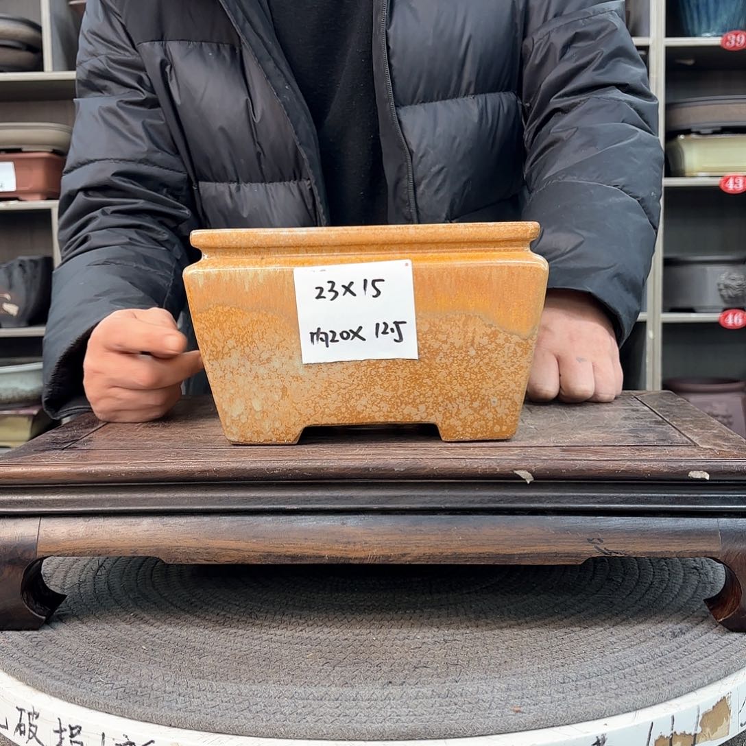 紫砂花盆紫砂的颜色很好看
