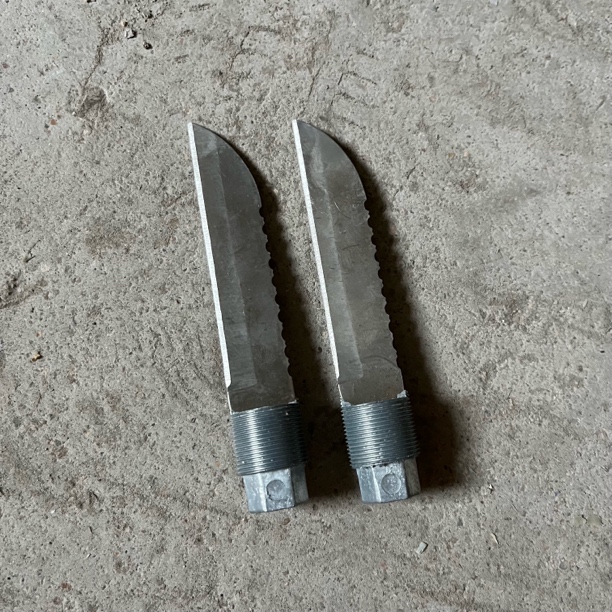 直播间工兵铲小刀一组两个 有瑕疵不影响使用