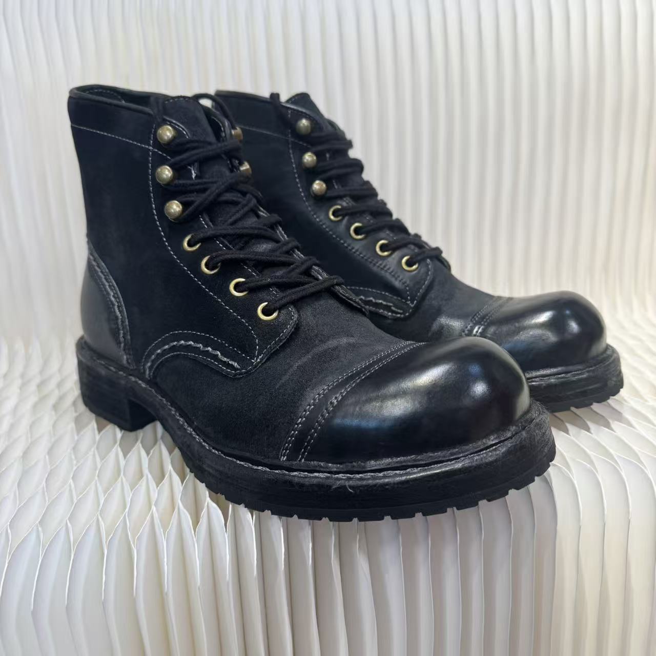 马臀皮固特异三接头马丁靴