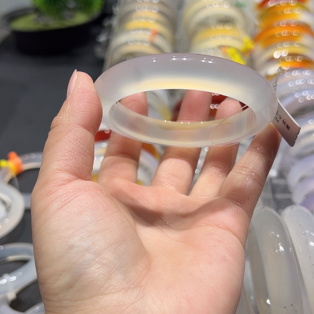 玛瑙/玉髓未镶嵌手镯香槟