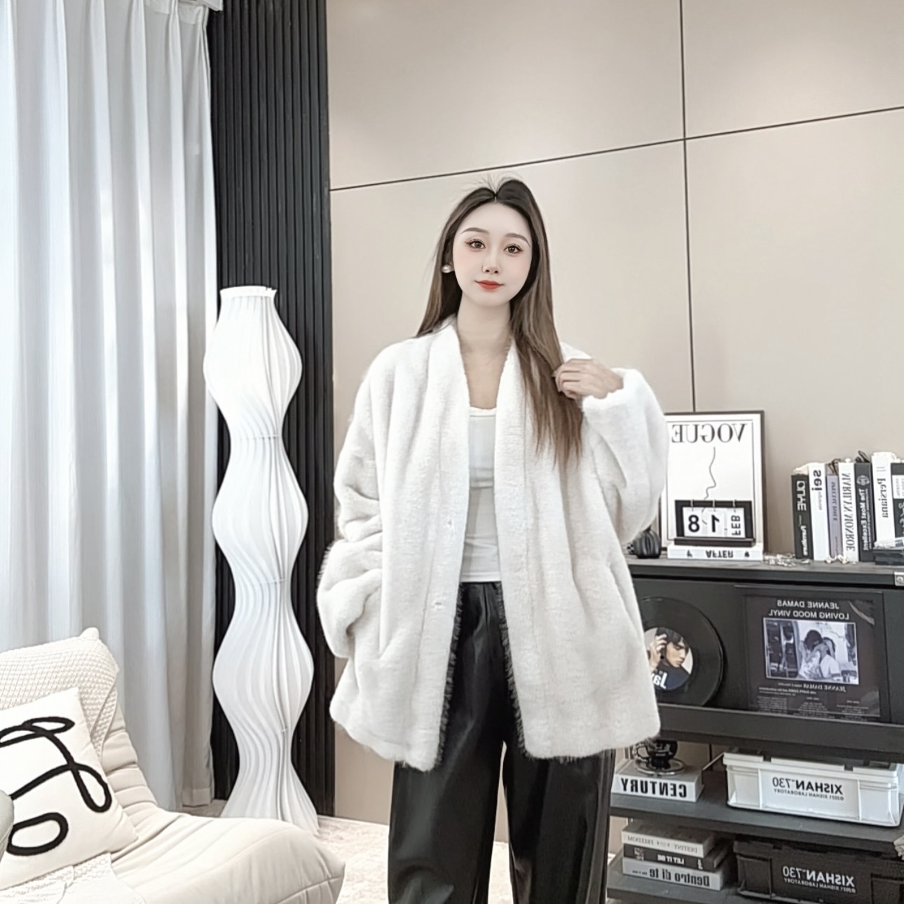 YUXI【顶流千金】2025冬季新款轻奢时尚气质简约休闲女装毛毛外套