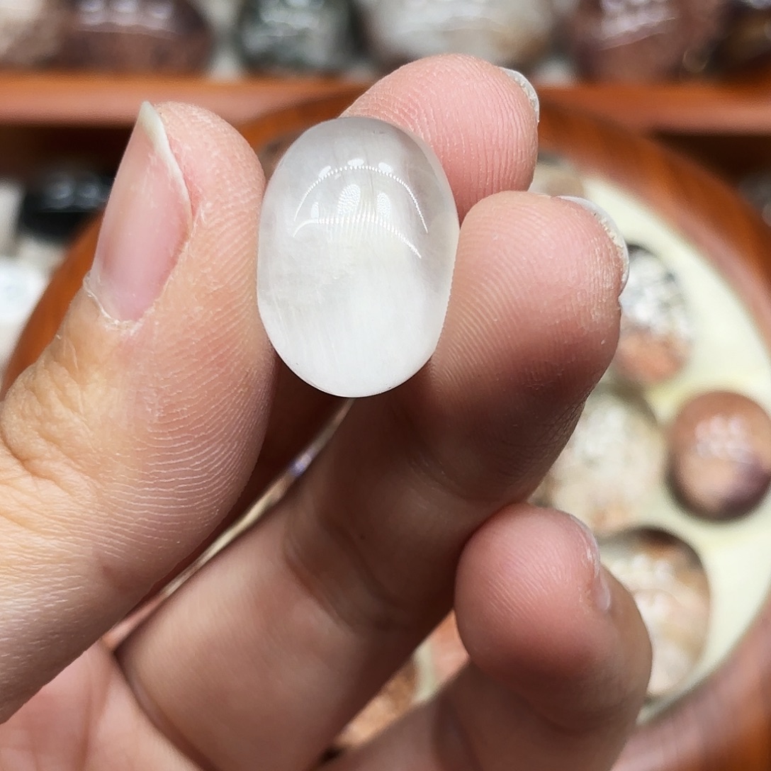 颈饰水晶未镶嵌水晶