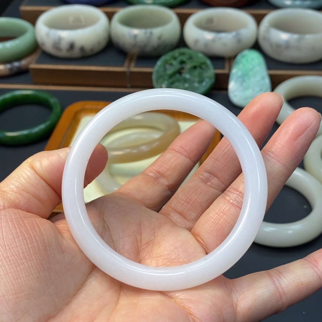 石英质玉未镶嵌手镯