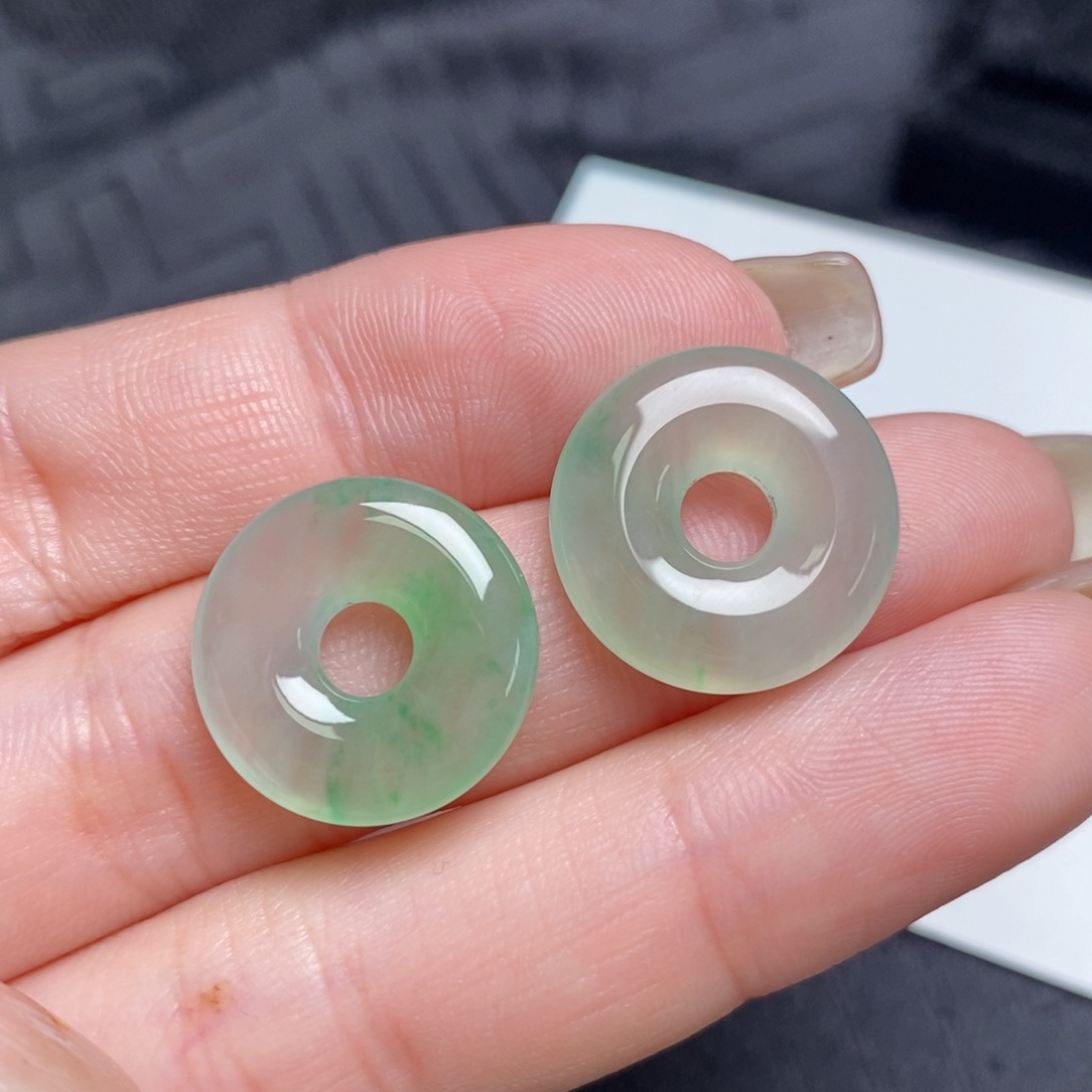 翡翠未镶嵌耳饰飘绿甜甜圈