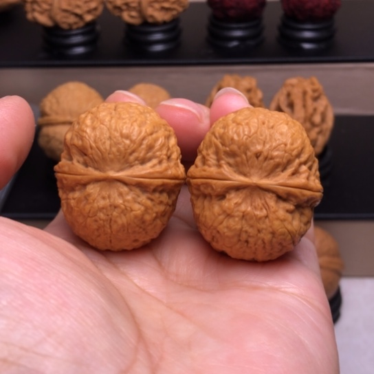 文玩核桃把件蚂蚁纹元宝38