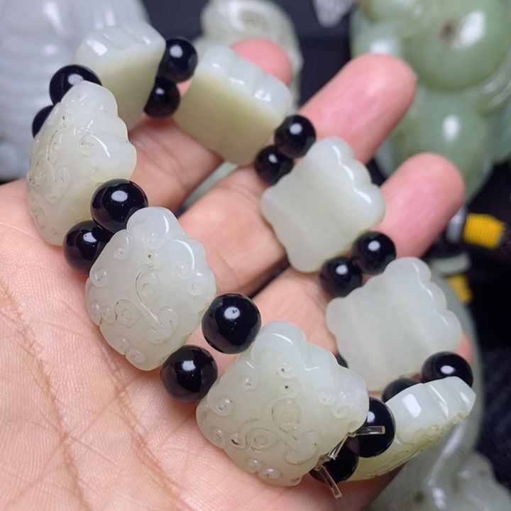 和田玉颈饰未镶嵌