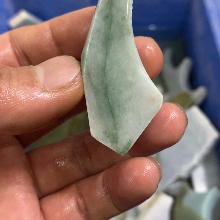 翡翠裸石缅甸翡翠来自