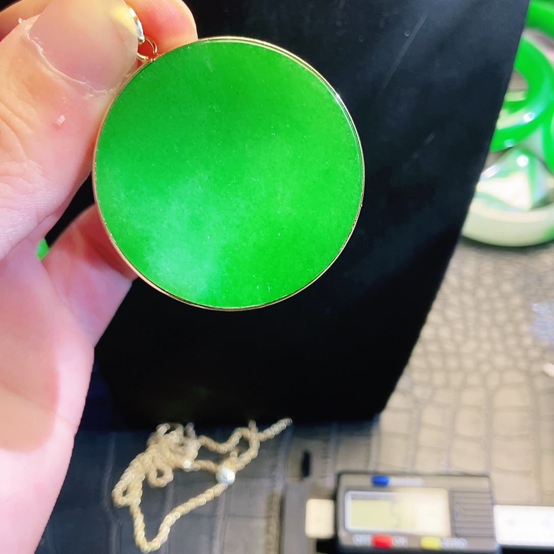 翡翠18K金镶嵌颈饰吊坠